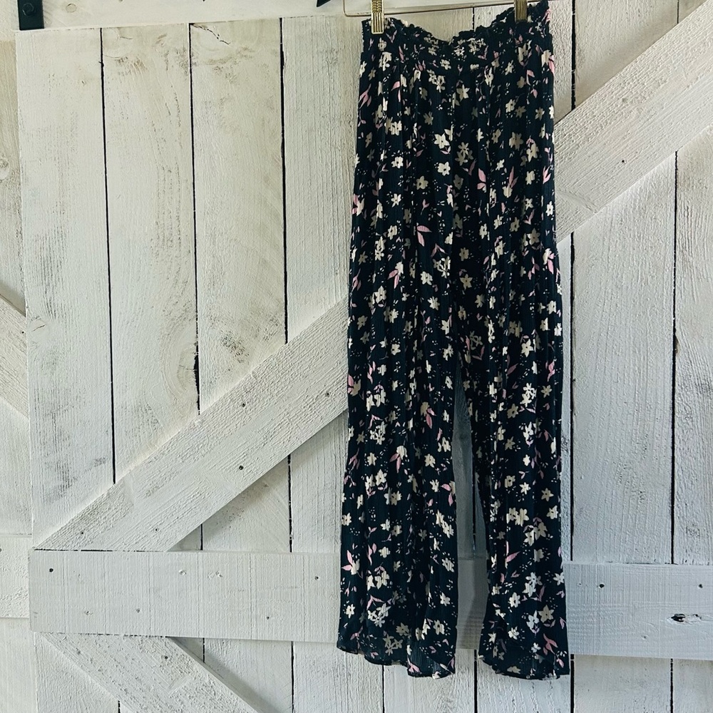 Floral Billabong flowy Pants with open front